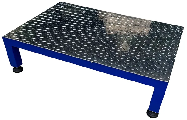 Cable Step Cover, Fixed Top, with blue steel frame and diamond-tread aluminum top